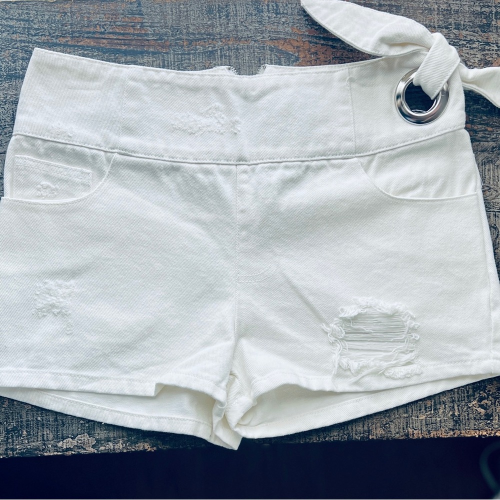 🟠NEW! POL Distressed Side-Tie High Rise Denim Shorts in White SMALL